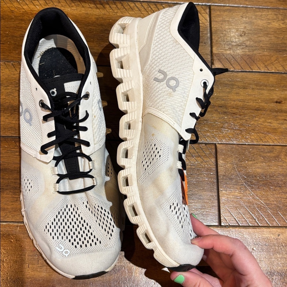 On Cloud Running Cream and Black Athletic Shoes